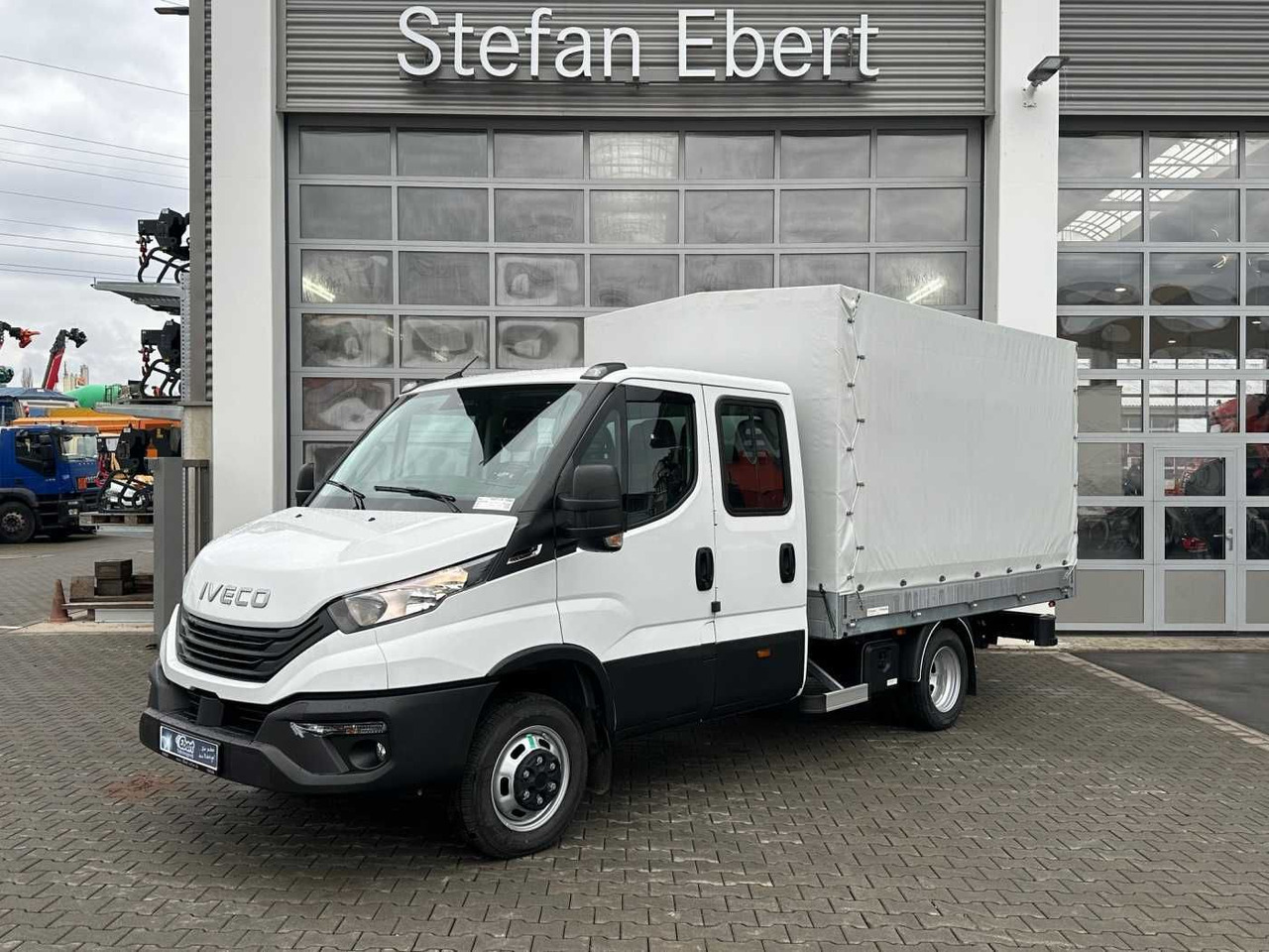 Iveco Daily 50C18H A8 DoKa *AHK*Automatik*7-Sitze* - Pritsche Transporter, Transporter mit Doppelkabine: das Bild 1 Iveco Daily 50C18H A8 DoKa *AHK*Automatik*7-Sitze* - Pritsche Transporter, Transporter mit Doppelkabine: das Bild 1