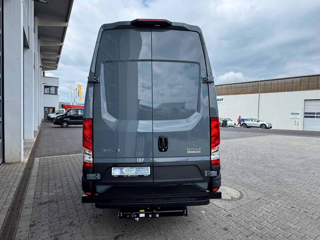 Iveco Daily 70C21 3.0L *L4*H3*Automatik*LED*Luft* 2x - Kastenwagen: das Bild 5 Iveco Daily 70C21 3.0L *L4*H3*Automatik*LED*Luft* 2x - Kastenwagen: das Bild 5