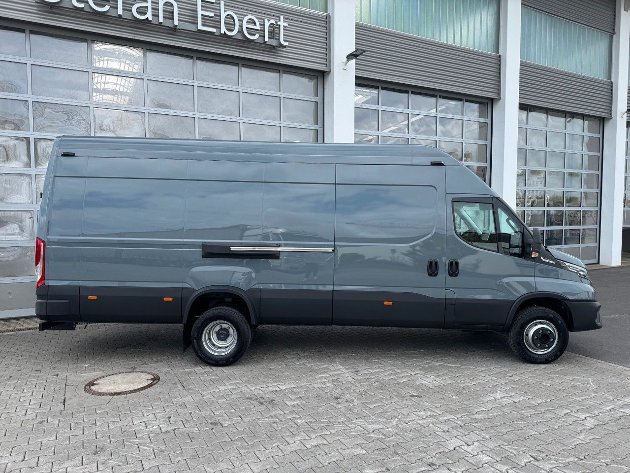 Iveco Daily 70C21 3.0L *L4*H3*Automatik*LED*Luft* 2x - Kastenwagen: das Bild 2 Iveco Daily 70C21 3.0L *L4*H3*Automatik*LED*Luft* 2x - Kastenwagen: das Bild 2