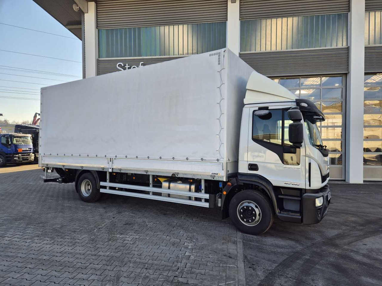 Iveco Eurocargo ML160E28/P LBW Bär Schiebeplane AHK - Plane LKW: das Bild 4 Iveco Eurocargo ML160E28/P LBW Bär Schiebeplane AHK - Plane LKW: das Bild 4