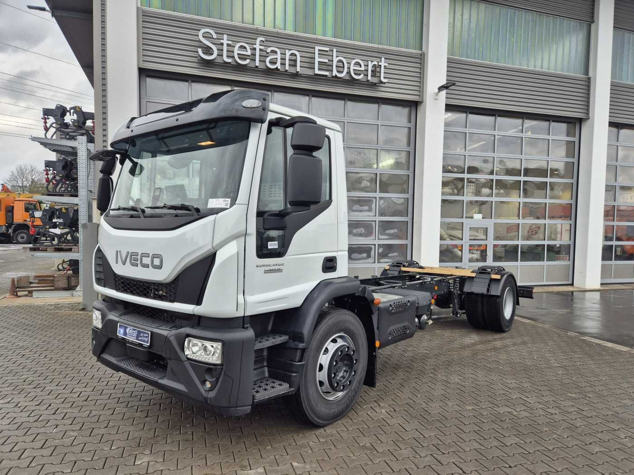Iveco Eurocargo ML180E28/P 4x2 ZF-Automatik 8AP 3Stück - Fahrgestell LKW: das Bild 1 Iveco Eurocargo ML180E28/P 4x2 ZF-Automatik 8AP 3Stück - Fahrgestell LKW: das Bild 1