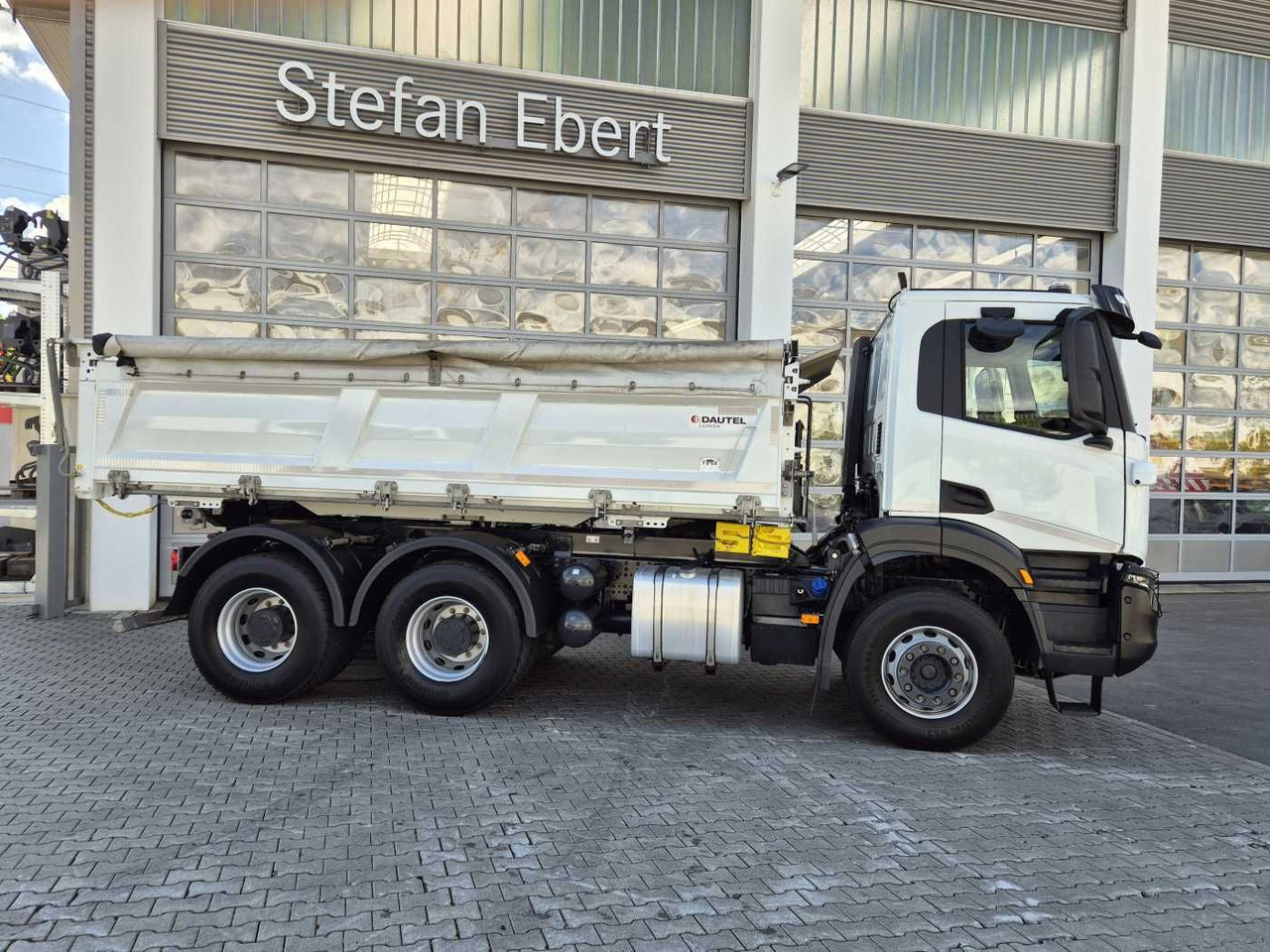 Iveco X-Way AD300X48Z HR 6x4 Intarder Bordmatic Kamera - Kipper: das Bild 5 Iveco X-Way AD300X48Z HR 6x4 Intarder Bordmatic Kamera - Kipper: das Bild 5