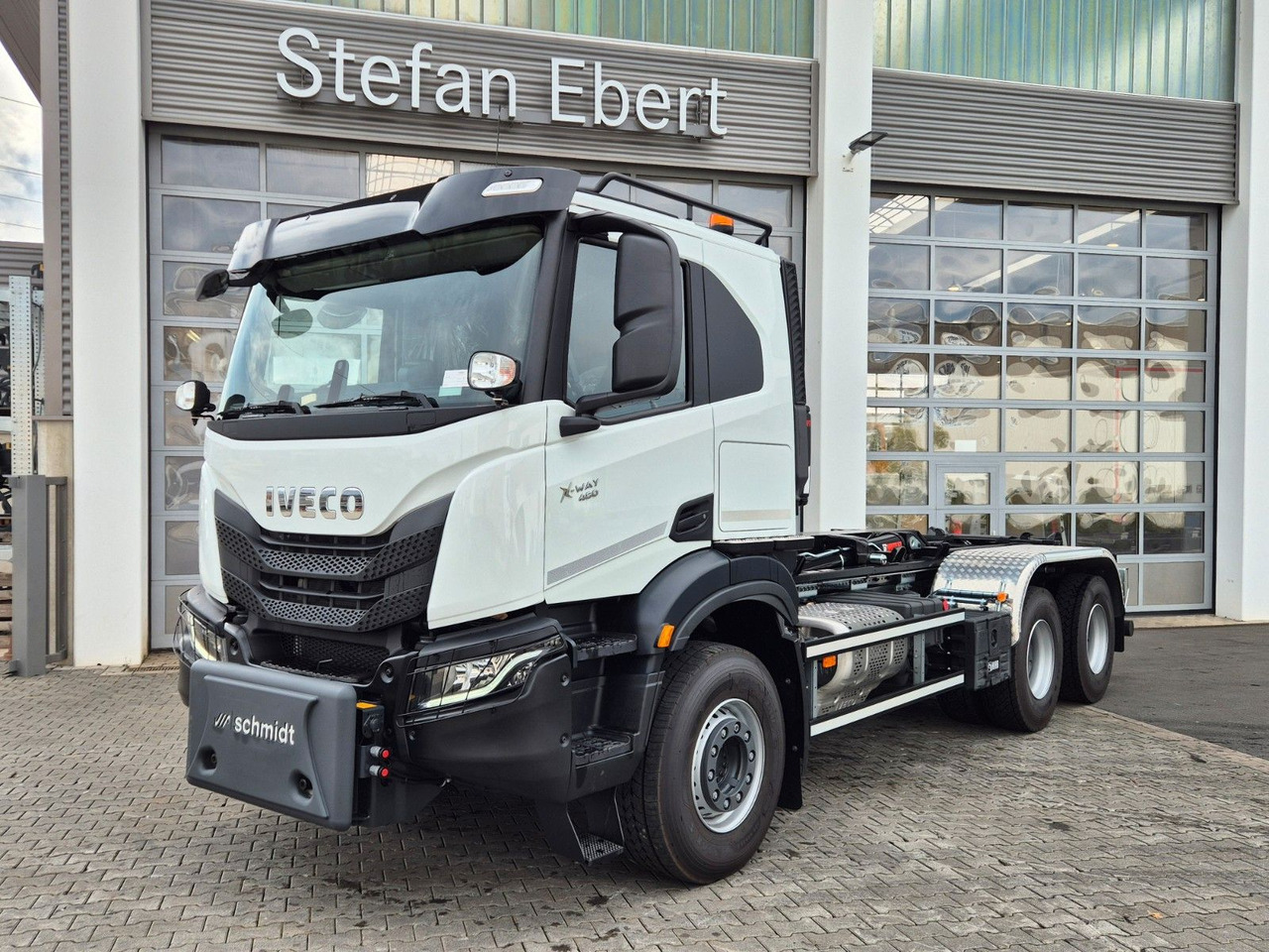 Iveco X-Way AT300X48Z/P HR OFF 6x4 Hiab Winterdienst - Abrollkipper: das Bild 2 Iveco X-Way AT300X48Z/P HR OFF 6x4 Hiab Winterdienst - Abrollkipper: das Bild 2