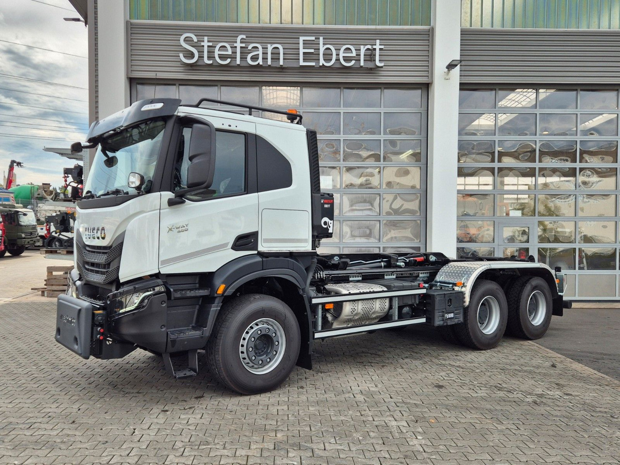 Iveco X-Way AT300X48Z/P HR OFF 6x4 Hiab Winterdienst - Abrollkipper: das Bild 4 Iveco X-Way AT300X48Z/P HR OFF 6x4 Hiab Winterdienst - Abrollkipper: das Bild 4