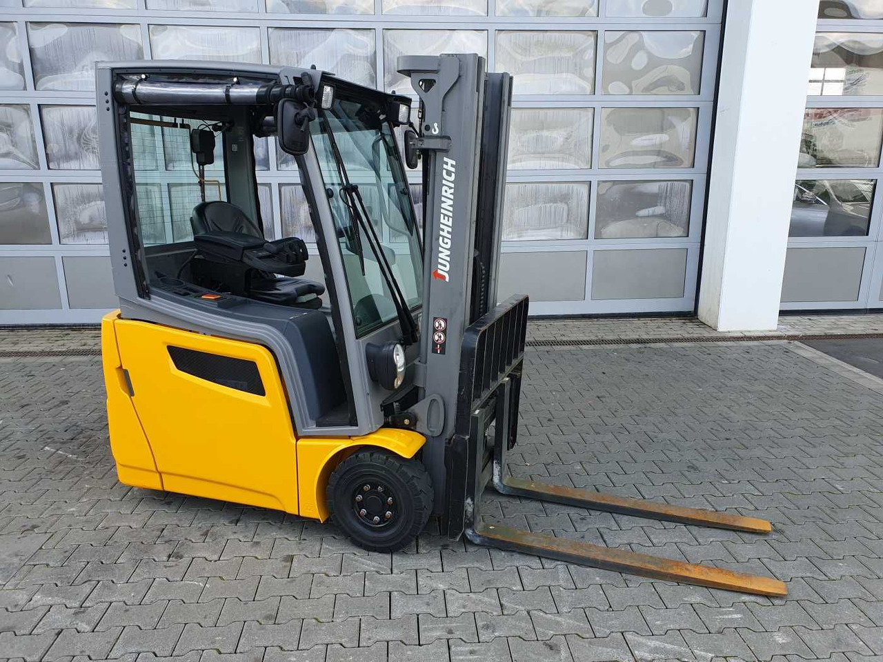 Jungheinrich EFG 215 / Triplex: 4.25m! / SS / nur 2.184h! - Elektrostapler: das Bild 2 Jungheinrich EFG 215 / Triplex: 4.25m! / SS / nur 2.184h! - Elektrostapler: das Bild 2