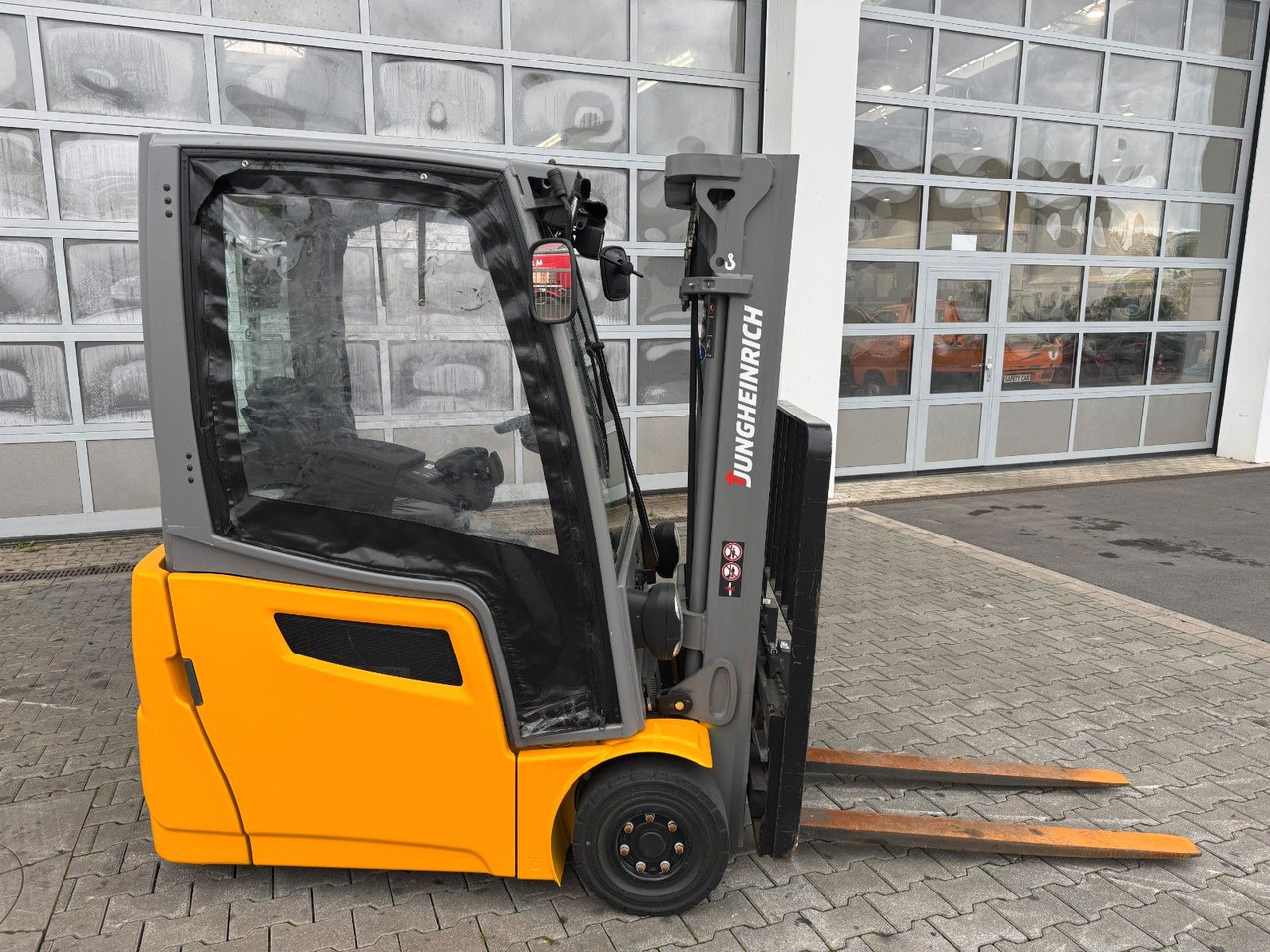 Jungheinrich EFG 215 / Triplex: 4.25m! / SS / nur 2.819h! - Elektrostapler: das Bild 2 Jungheinrich EFG 215 / Triplex: 4.25m! / SS / nur 2.819h! - Elektrostapler: das Bild 2