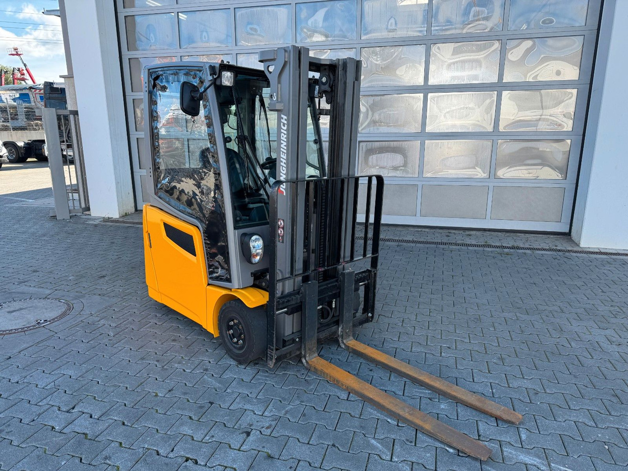 Jungheinrich EFG 215 / Triplex: 4.25m! / SS / nur 2.865h! - Elektrostapler: das Bild 3 Jungheinrich EFG 215 / Triplex: 4.25m! / SS / nur 2.865h! - Elektrostapler: das Bild 3