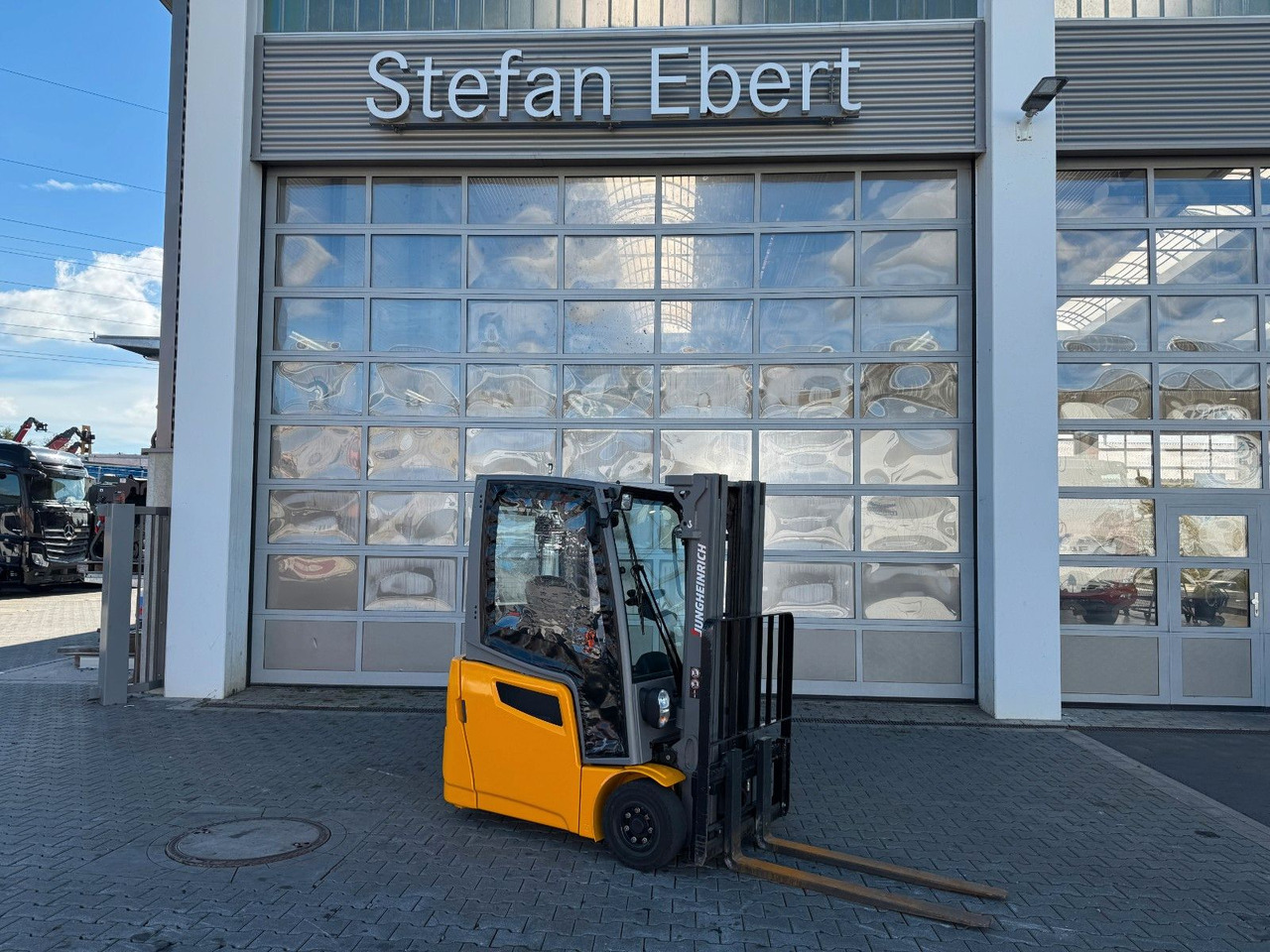 Jungheinrich EFG 215 / Triplex: 4.25m! / SS / nur 2.865h! - Elektrostapler: das Bild 1 Jungheinrich EFG 215 / Triplex: 4.25m! / SS / nur 2.865h! - Elektrostapler: das Bild 1