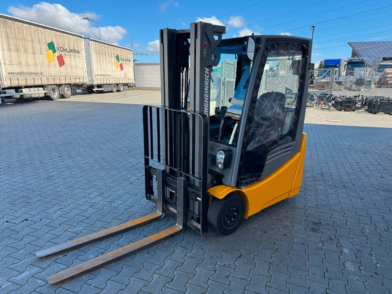 Jungheinrich EFG 215 / Triplex: 4.25m! / SS / nur 2.865h! - Elektrostapler: das Bild 5 Jungheinrich EFG 215 / Triplex: 4.25m! / SS / nur 2.865h! - Elektrostapler: das Bild 5