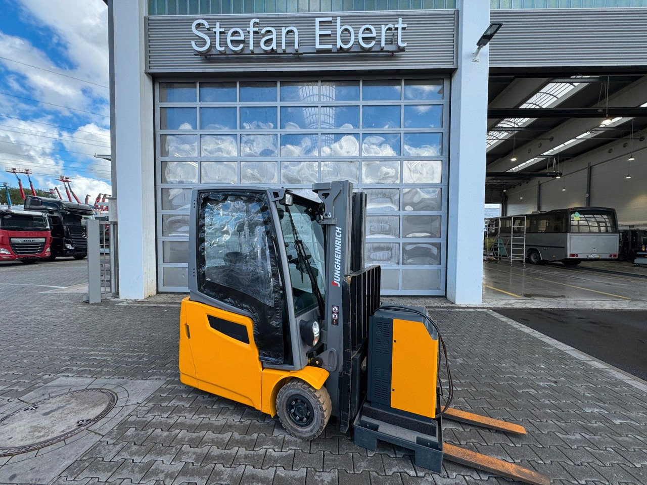 Jungheinrich EFG 215 / Triplex: 4.25m! / SS / nur 3.092h! - Elektrostapler: das Bild 2 Jungheinrich EFG 215 / Triplex: 4.25m! / SS / nur 3.092h! - Elektrostapler: das Bild 2