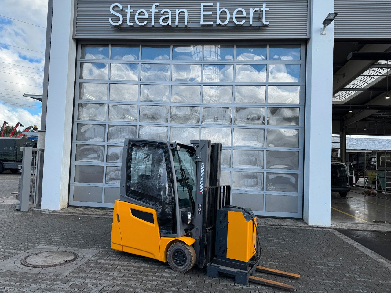 Jungheinrich EFG 215 / Triplex: 4.25m! / SS / nur 3.092h! - Elektrostapler: das Bild 1 Jungheinrich EFG 215 / Triplex: 4.25m! / SS / nur 3.092h! - Elektrostapler: das Bild 1