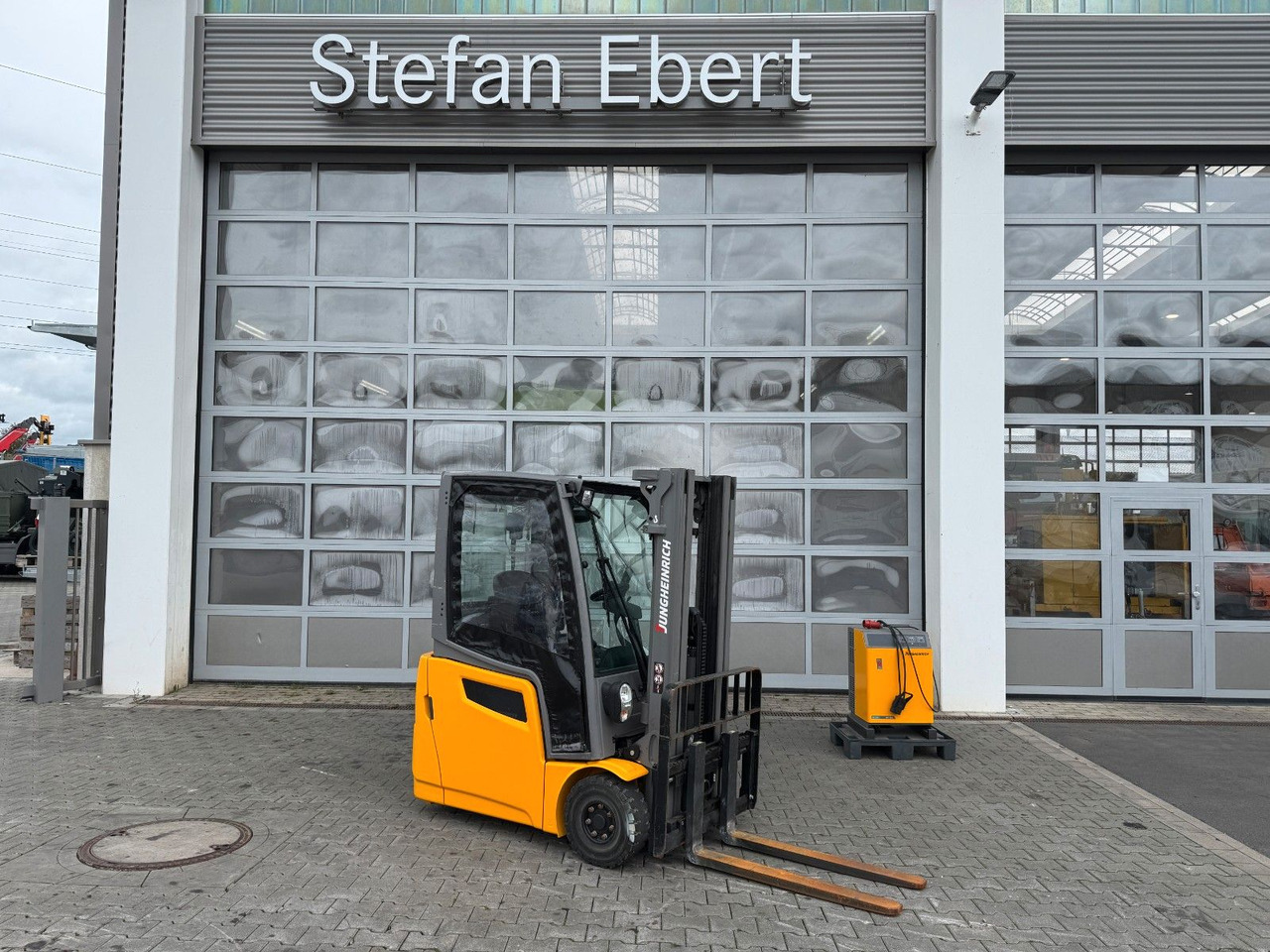 Jungheinrich EFG 215 / Triplex: 4.25m! / SS / nur 3.298h! - Elektrostapler: das Bild 1 Jungheinrich EFG 215 / Triplex: 4.25m! / SS / nur 3.298h! - Elektrostapler: das Bild 1