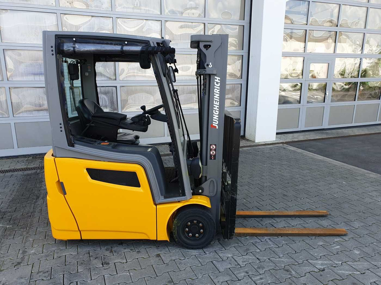 Jungheinrich EFG 215 / Triplex: 4.25m! / SS / nur 3.488h! - Elektrostapler: das Bild 3 Jungheinrich EFG 215 / Triplex: 4.25m! / SS / nur 3.488h! - Elektrostapler: das Bild 3