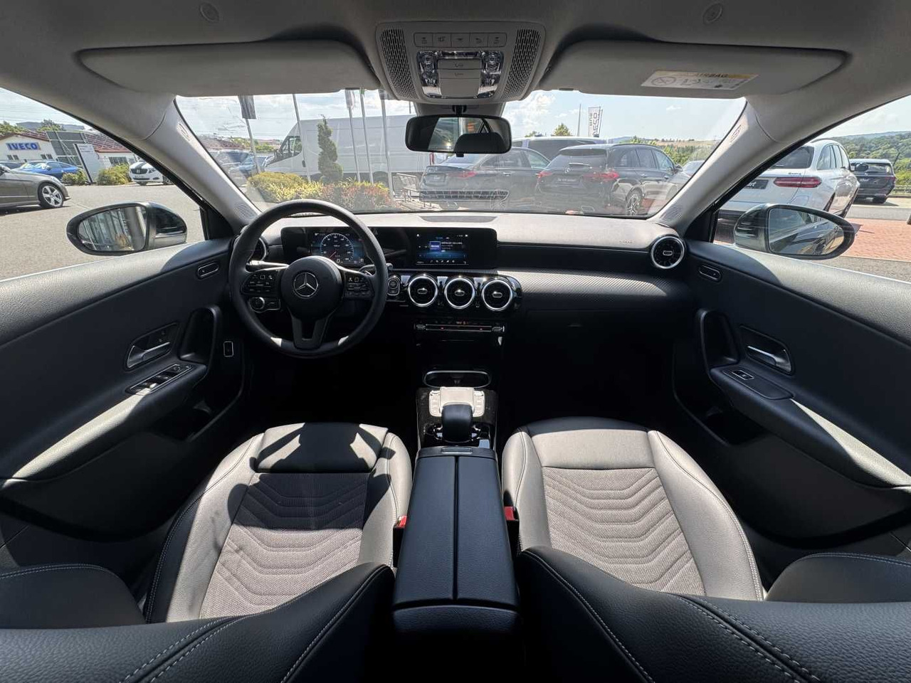 Limousine Mercedes-Benz A 180d 8G LED+Carplay+SpurH+DAB+SHZ: das Bild 12