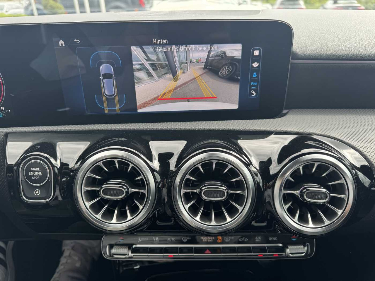 Limousine Mercedes-Benz A 200d AMG+AHK+Ambiente+RFK+MBUX+LED+IHC: das Bild 14