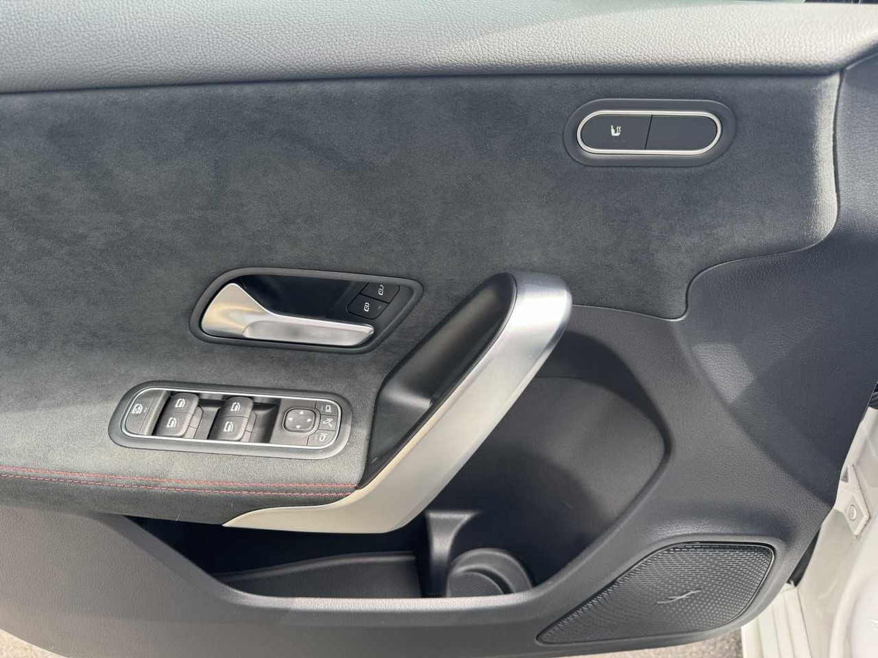 Limousine Mercedes-Benz A 200d AMG+AHK+Ambiente+RFK+MBUX+LED+IHC: das Bild 9
