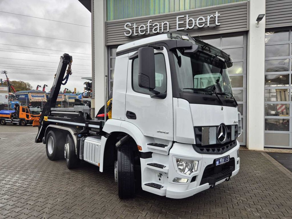 Mercedes-Benz Arocs 2543 L 6x2/4 Hiab TS 2018 TAZ Funk - Absetzkipper: das Bild 2 Mercedes-Benz Arocs 2543 L 6x2/4 Hiab TS 2018 TAZ Funk - Absetzkipper: das Bild 2