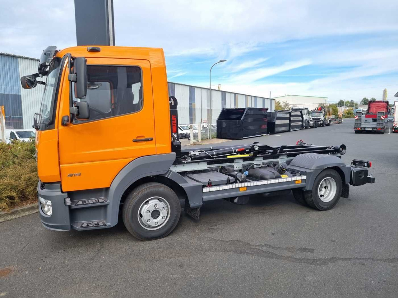 Mercedes-Benz Atego 818 K 4x2 HIAB XR5S3650 AHK Klima - Abrollkipper: das Bild 4 Mercedes-Benz Atego 818 K 4x2 HIAB XR5S3650 AHK Klima - Abrollkipper: das Bild 4