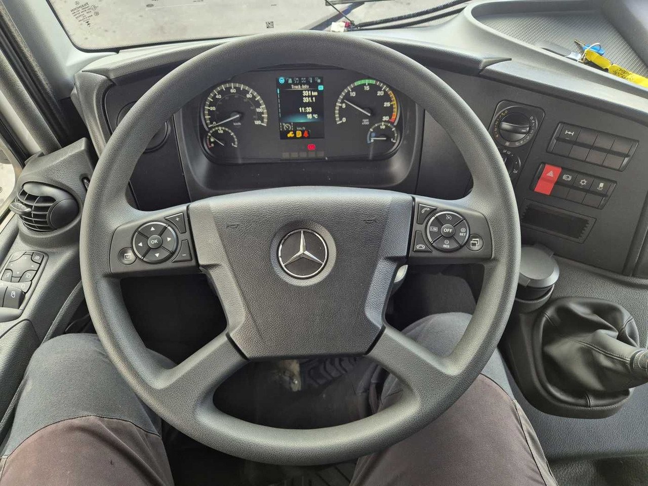 Kipper Transporter Mercedes-Benz Atego 823 KK Kipper+Kran+Funk+Greifersteuerung: das Bild 13