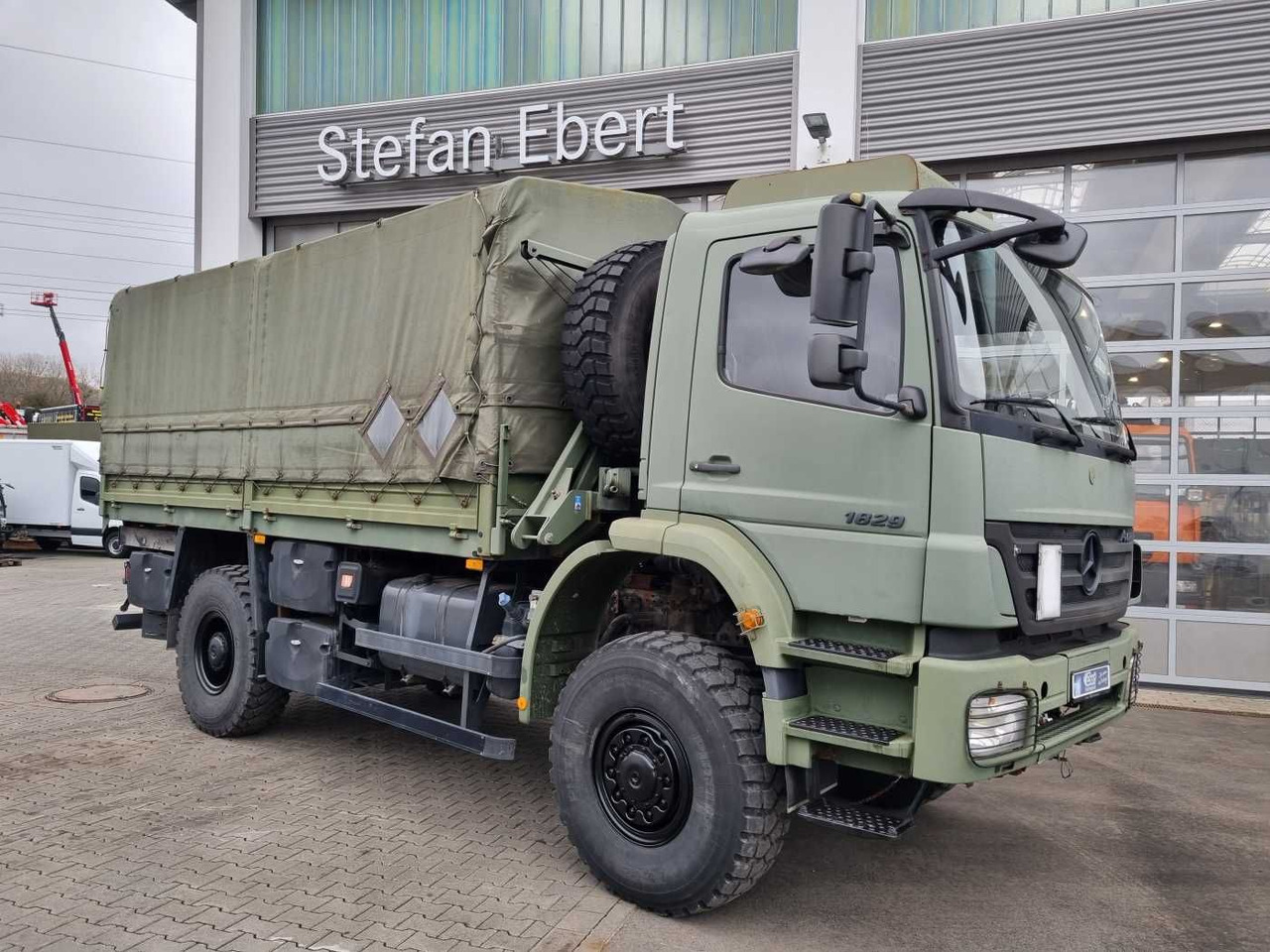 Mercedes-Benz Axor 1829 A 4x4 Pritsche/Plane 10 Stück - Plane LKW: das Bild 5 Mercedes-Benz Axor 1829 A 4x4 Pritsche/Plane 10 Stück - Plane LKW: das Bild 5