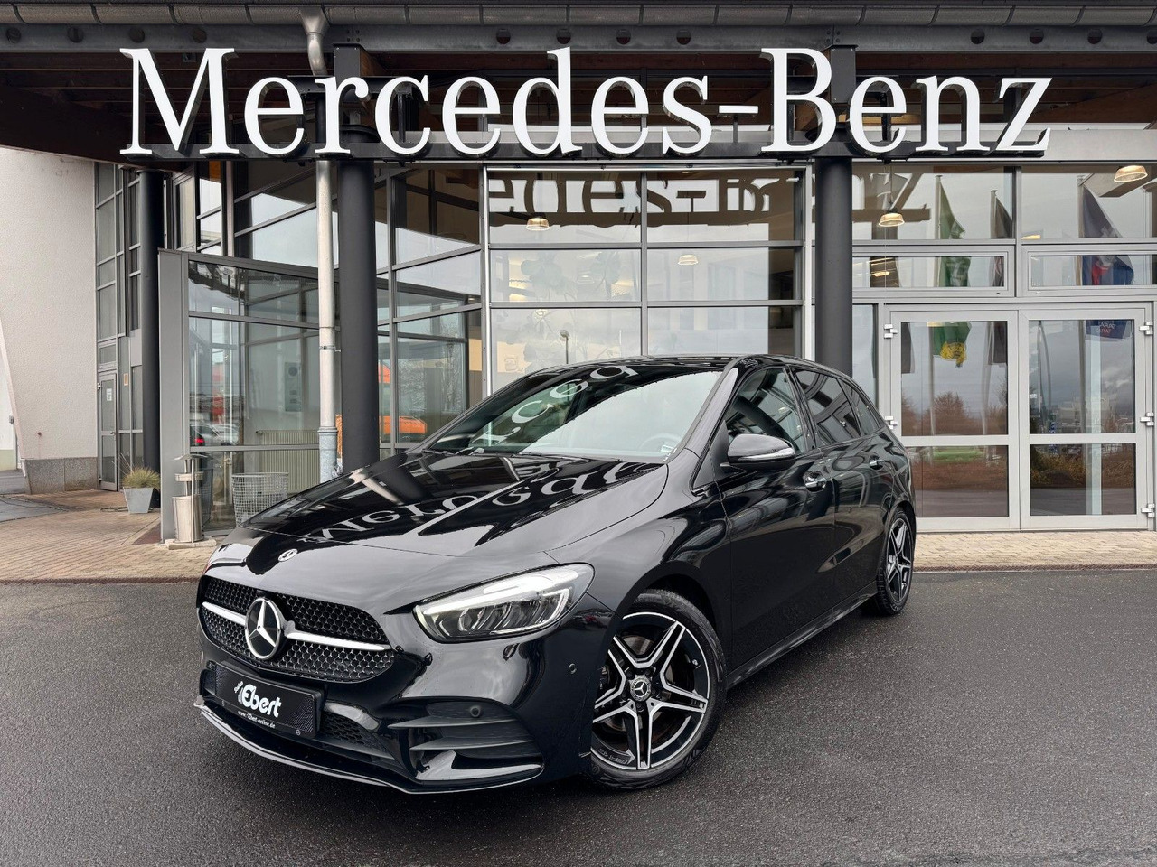 Mercedes-Benz B 200 AMG+AHK+Ambiente+RFK+MBUX+Night - Limousine: das Bild 1 Mercedes-Benz B 200 AMG+AHK+Ambiente+RFK+MBUX+Night - Limousine: das Bild 1