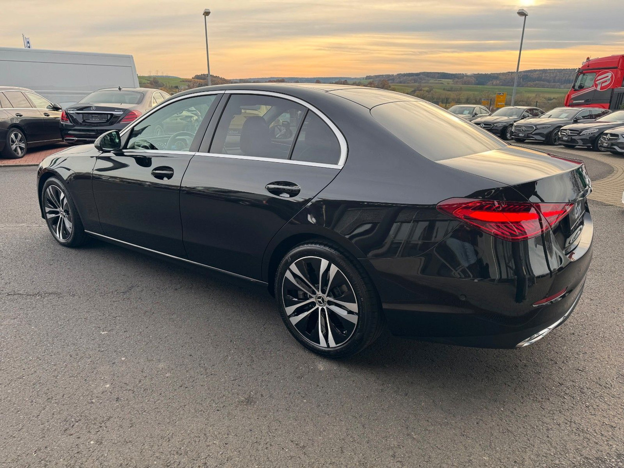 Mercedes-Benz C 220d Avantgarde+Pano+HUD+RFK+TotW+AmbiPrem - Limousine: das Bild 4 Mercedes-Benz C 220d Avantgarde+Pano+HUD+RFK+TotW+AmbiPrem - Limousine: das Bild 4