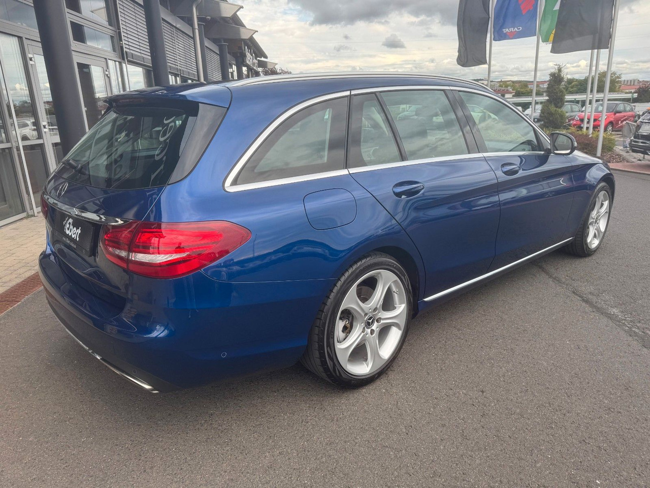Mercedes-Benz C 300 T Avantgarde+Ambiente+LED+IHC+SpiegelP - Kombi: das Bild 4 Mercedes-Benz C 300 T Avantgarde+Ambiente+LED+IHC+SpiegelP - Kombi: das Bild 4