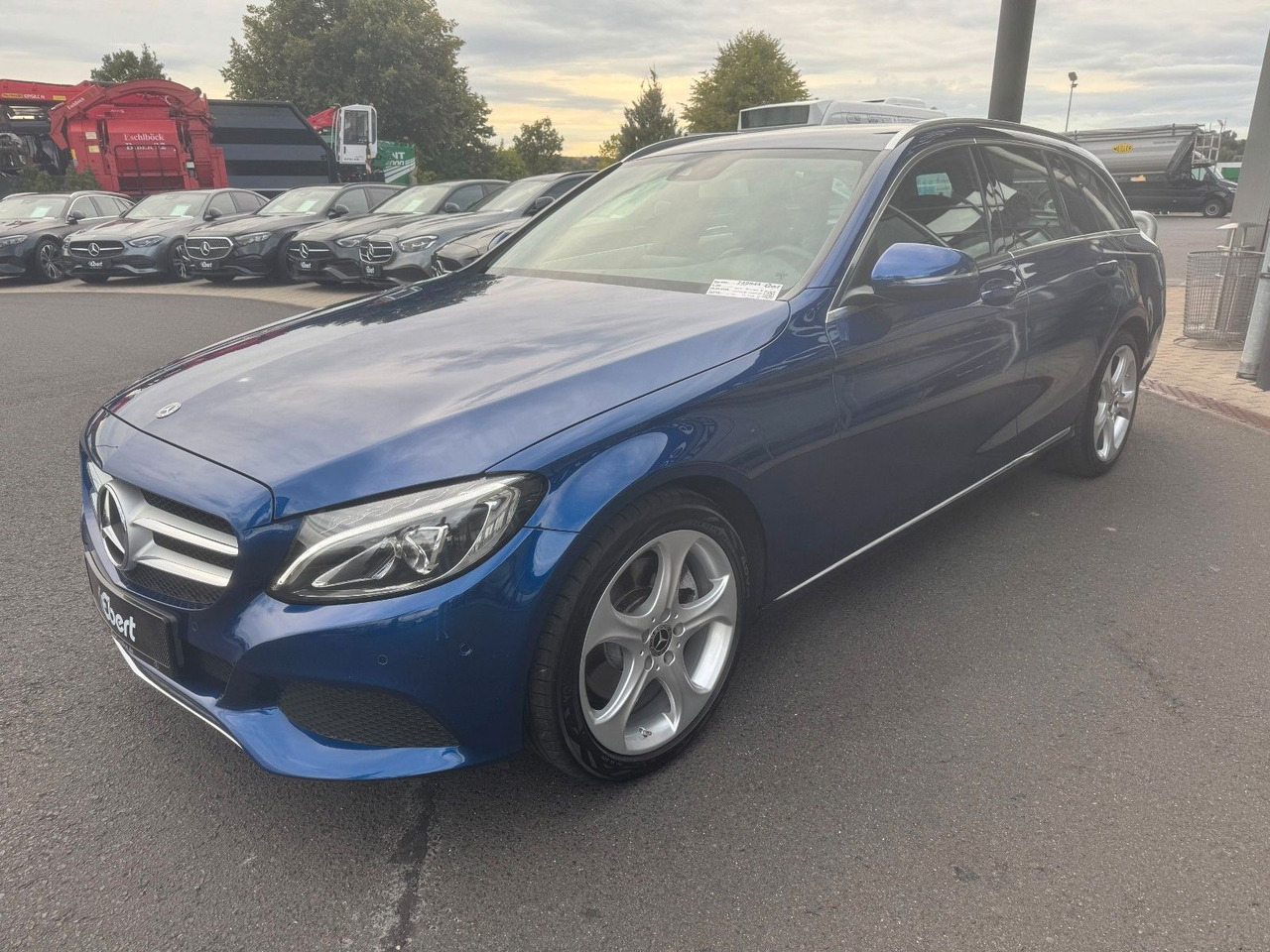 Mercedes-Benz C 300 T Avantgarde+Ambiente+LED+IHC+SpiegelP - Kombi: das Bild 2 Mercedes-Benz C 300 T Avantgarde+Ambiente+LED+IHC+SpiegelP - Kombi: das Bild 2