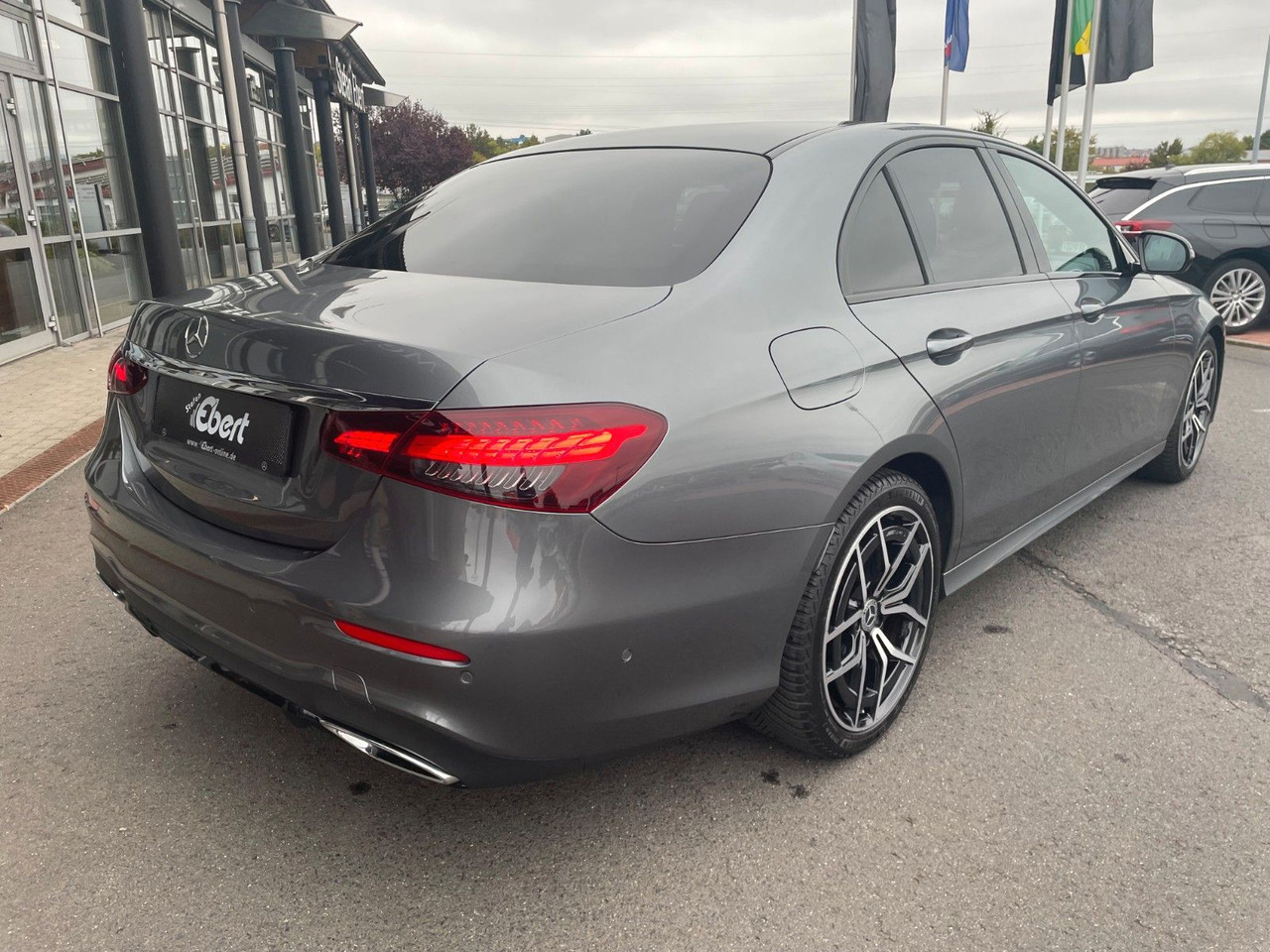 Mercedes-Benz E 220 d AMG+MBeam+Pano+Distr+R-Kamera - Limousine: das Bild 4 Mercedes-Benz E 220 d AMG+MBeam+Pano+Distr+R-Kamera - Limousine: das Bild 4