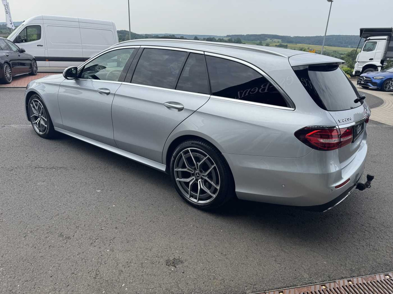 Mercedes-Benz E 220d T AMG+AHK+ESD+RKamera+TotW+ Ambiente - PKW: das Bild 3 Mercedes-Benz E 220d T AMG+AHK+ESD+RKamera+TotW+ Ambiente - PKW: das Bild 3