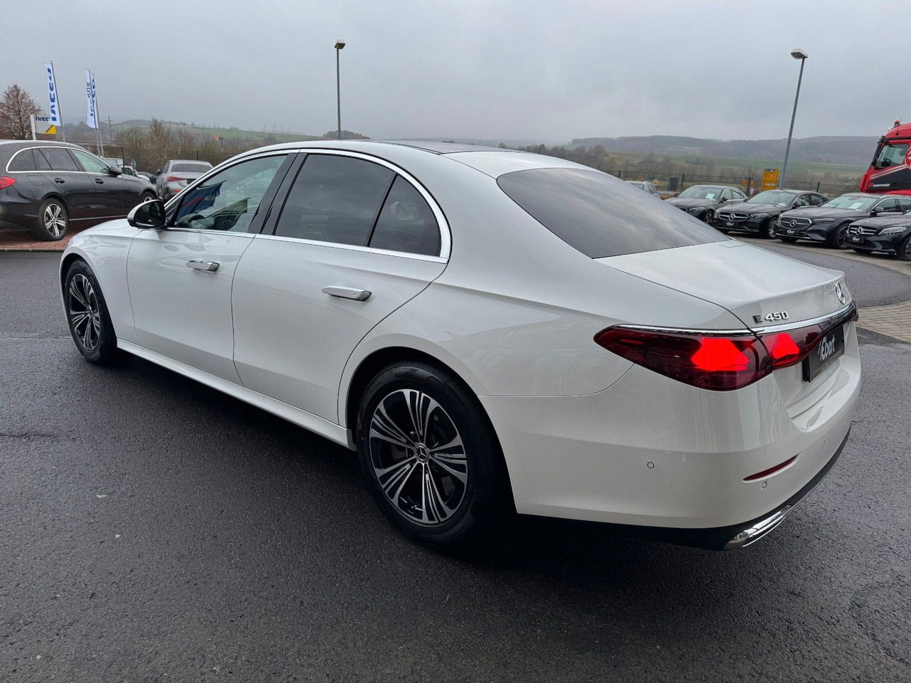 Mercedes-Benz E 450 4M Avantgarde+Pano+DistrPro+Digital+360 - Limousine: das Bild 4 Mercedes-Benz E 450 4M Avantgarde+Pano+DistrPro+Digital+360 - Limousine: das Bild 4