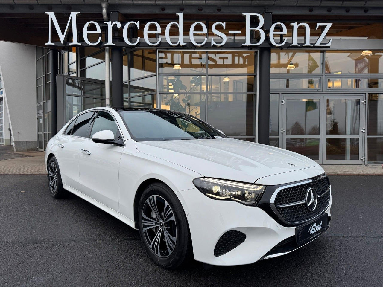 Mercedes-Benz E 450 4M Avantgarde+Pano+DistrPro+Digital+360 - Limousine: das Bild 2 Mercedes-Benz E 450 4M Avantgarde+Pano+DistrPro+Digital+360 - Limousine: das Bild 2