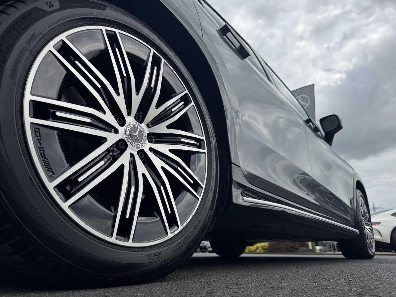 Mercedes-Benz EQS SUV 450 4M AMG+Pano+Distr+Offroad+HUD+360 - SUV/ Geländewagen: das Bild 5 Mercedes-Benz EQS SUV 450 4M AMG+Pano+Distr+Offroad+HUD+360 - SUV/ Geländewagen: das Bild 5