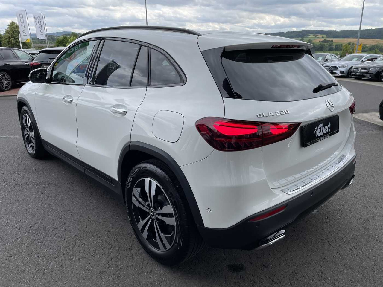 Mercedes-Benz GLA 220 4M 8G Progressive R-Kamera +Distr+Ambien - SUV/ Geländewagen: das Bild 3 Mercedes-Benz GLA 220 4M 8G Progressive R-Kamera +Distr+Ambien - SUV/ Geländewagen: das Bild 3
