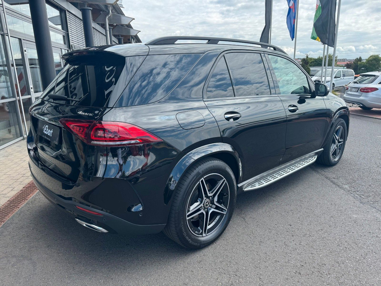 Mercedes-Benz GLE 350de 4M AMG+Pano+AHK+Burm+Distr++HUD+360+ - SUV/ Geländewagen: das Bild 4 Mercedes-Benz GLE 350de 4M AMG+Pano+AHK+Burm+Distr++HUD+360+ - SUV/ Geländewagen: das Bild 4