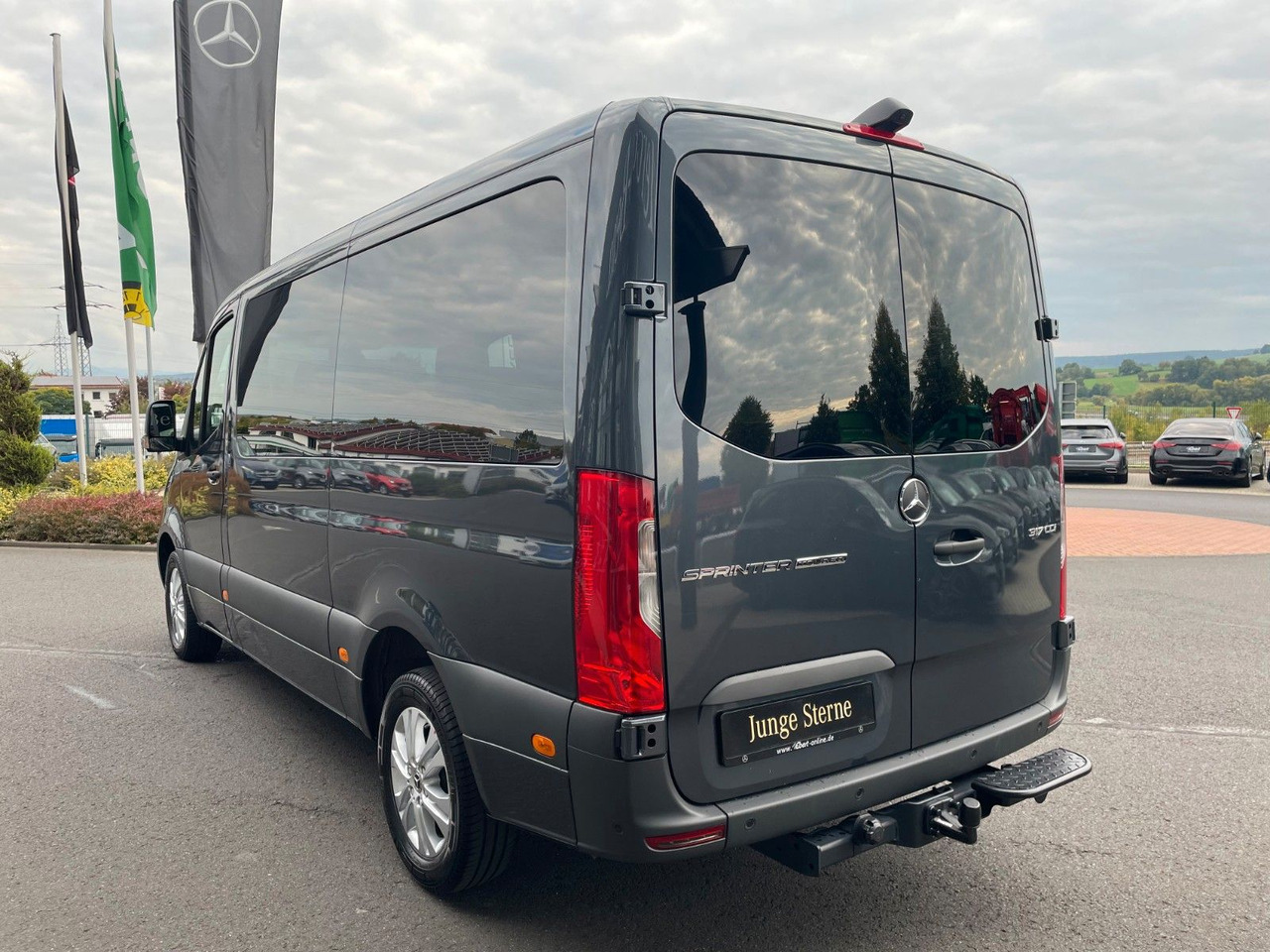 Mercedes-Benz Sprinter 317 CDI Tourer 3665 9G Kamera AHK3,5to - Personentransporter: das Bild 3 Mercedes-Benz Sprinter 317 CDI Tourer 3665 9G Kamera AHK3,5to - Personentransporter: das Bild 3
