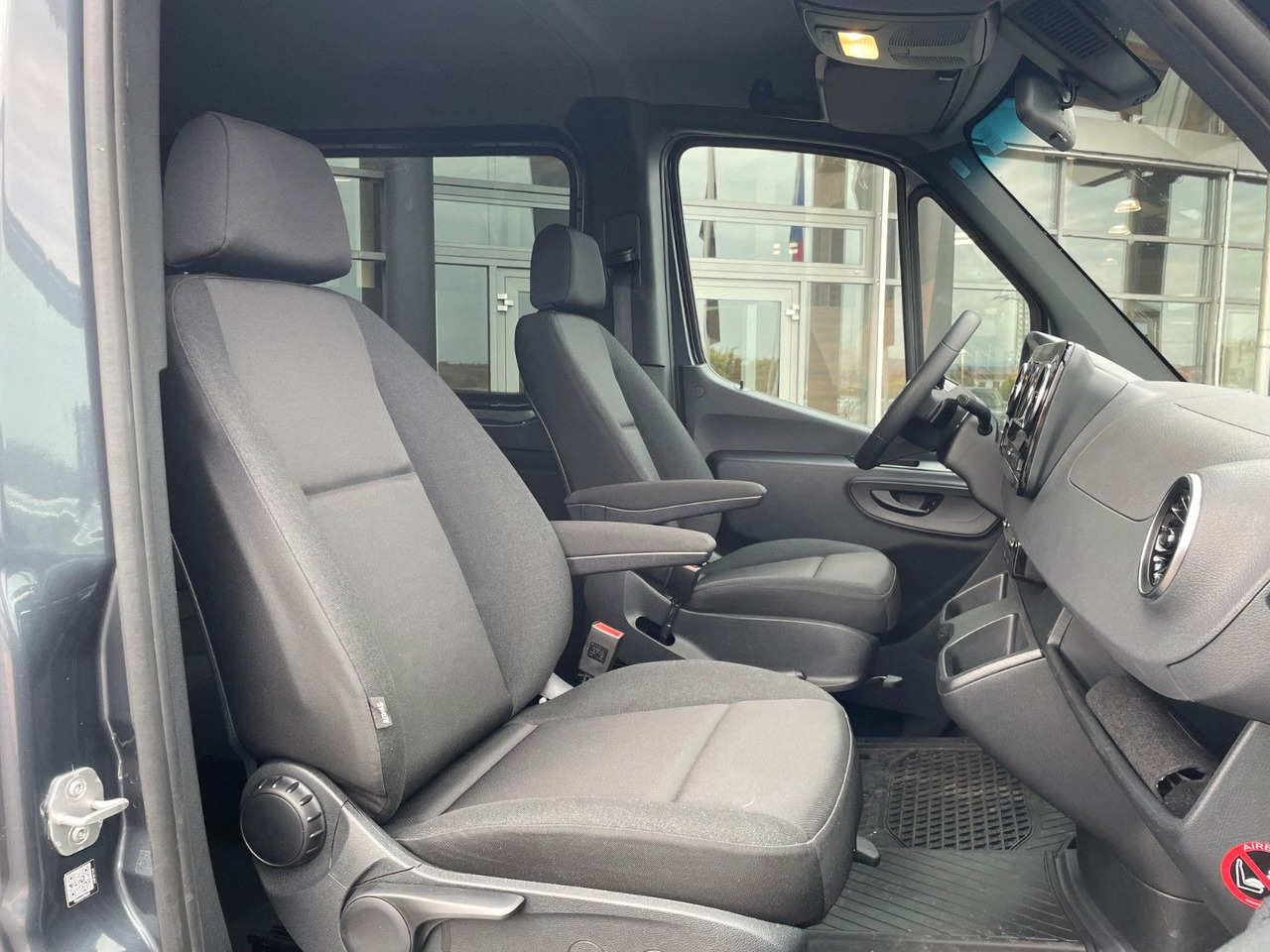 Leasing für  Mercedes-Benz Sprinter 317 CDI Tourer 3665 9G Kamera AHK3,5to Mercedes-Benz Sprinter 317 CDI Tourer 3665 9G Kamera AHK3,5to: das Bild 12