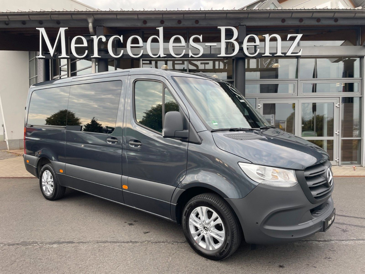 Mercedes-Benz Sprinter 317 CDI Tourer 3665 9G Kamera AHK3,5to - Personentransporter: das Bild 1 Mercedes-Benz Sprinter 317 CDI Tourer 3665 9G Kamera AHK3,5to - Personentransporter: das Bild 1