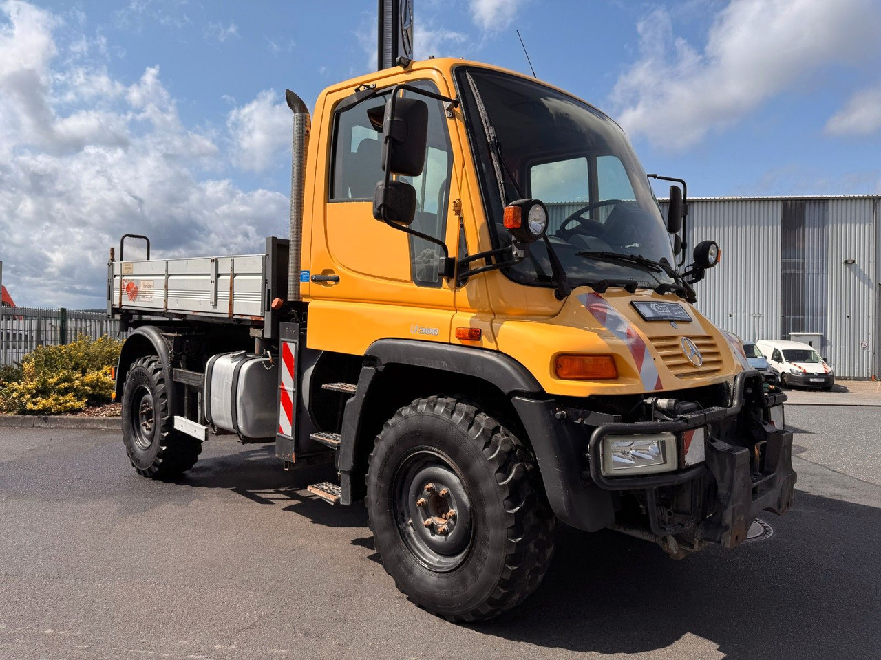 Mercedes-Benz Unimog U300 4x4 Vario-Pilot - Pritsche Transporter: das Bild 3 Mercedes-Benz Unimog U300 4x4 Vario-Pilot - Pritsche Transporter: das Bild 3