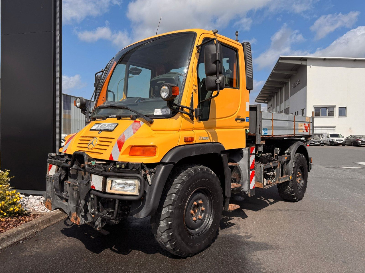 Mercedes-Benz Unimog U300 4x4 Vario-Pilot - Pritsche Transporter: das Bild 2 Mercedes-Benz Unimog U300 4x4 Vario-Pilot - Pritsche Transporter: das Bild 2