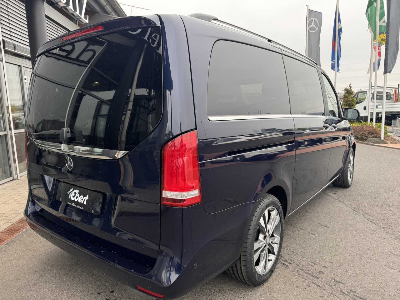 Mercedes-Benz V 250 d AVA ED 4MATIC Panorama Tisch 360 Sound - PKW: das Bild 4 Mercedes-Benz V 250 d AVA ED 4MATIC Panorama Tisch 360 Sound - PKW: das Bild 4