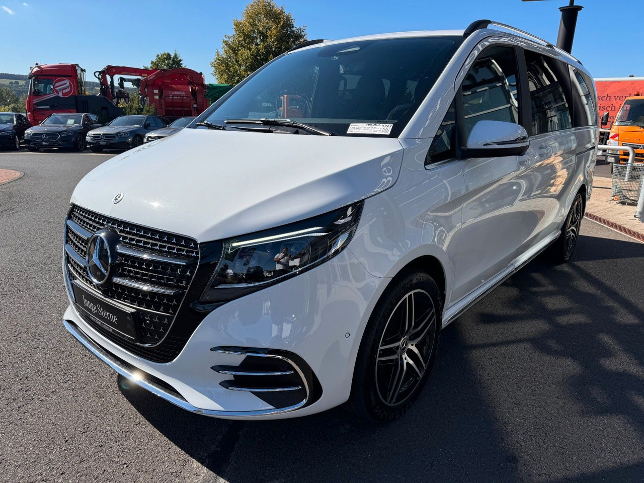 Mercedes-Benz V 300 d 4MATIC EXCLUSIVE AMG Tische AHK2,5to - Personentransporter: das Bild 3 Mercedes-Benz V 300 d 4MATIC EXCLUSIVE AMG Tische AHK2,5to - Personentransporter: das Bild 3