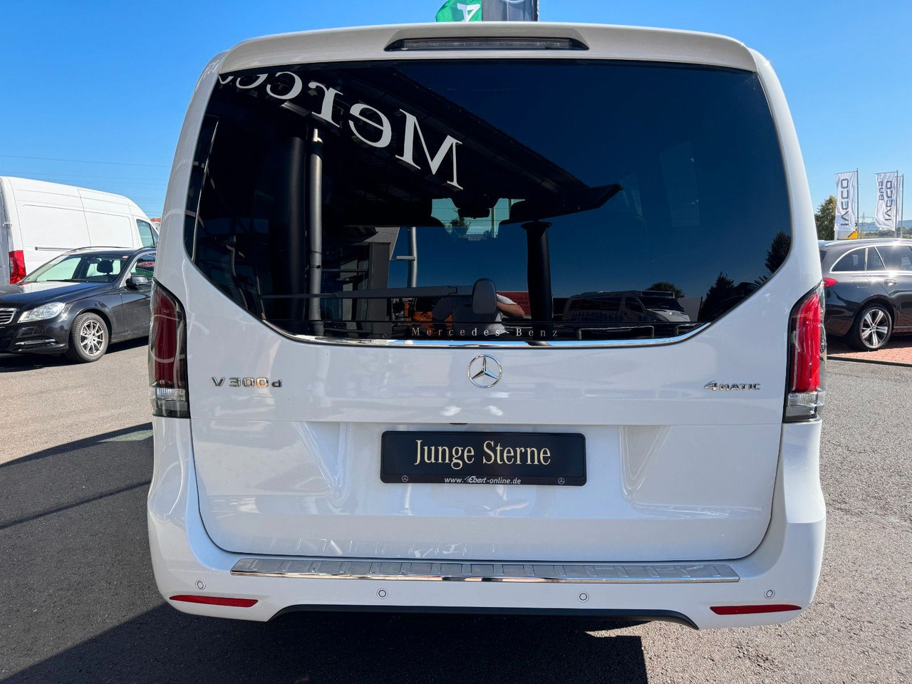 Mercedes-Benz V 300 d 4MATIC EXCLUSIVE AMG Tische AHK2,5to - Personentransporter: das Bild 5 Mercedes-Benz V 300 d 4MATIC EXCLUSIVE AMG Tische AHK2,5to - Personentransporter: das Bild 5