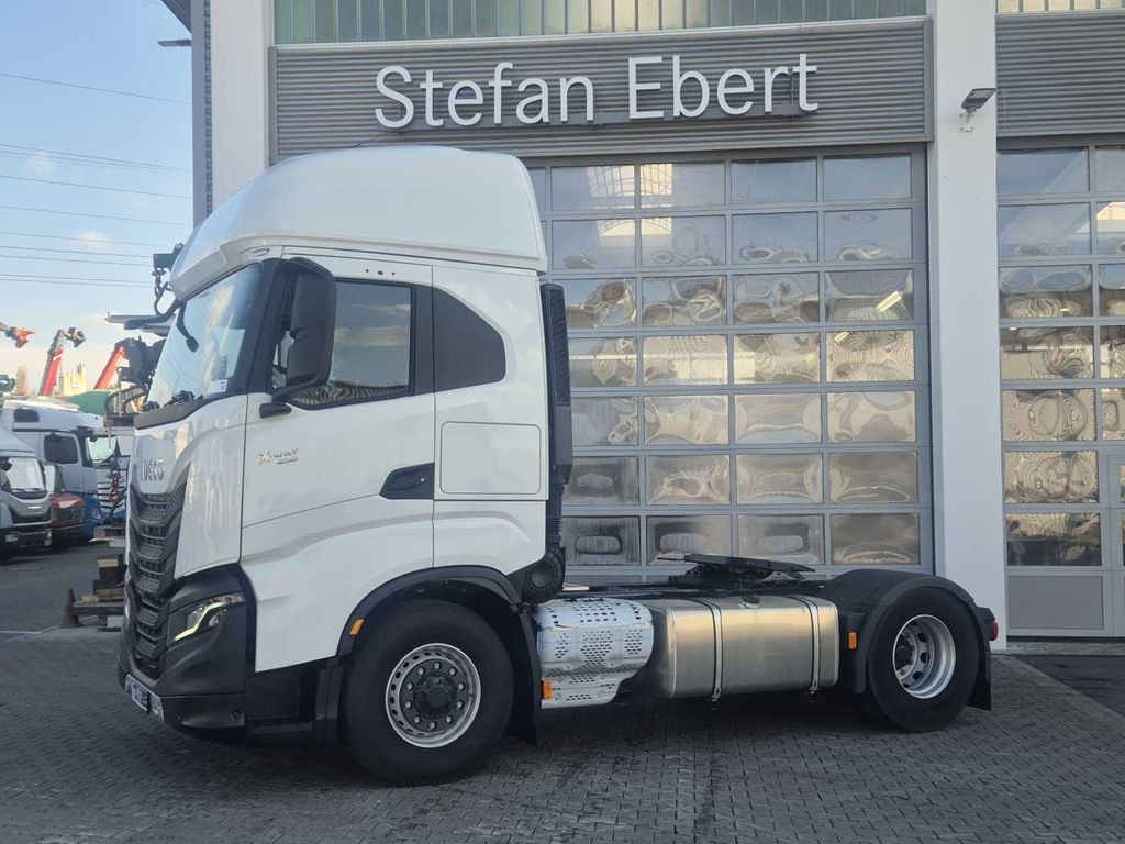 Iveco AS440X49T/P ON 4x4 HI-TRACTION Intarder 2x Bett - Sattelzugmaschine: das Bild 3 Iveco AS440X49T/P ON 4x4 HI-TRACTION Intarder 2x Bett - Sattelzugmaschine: das Bild 3