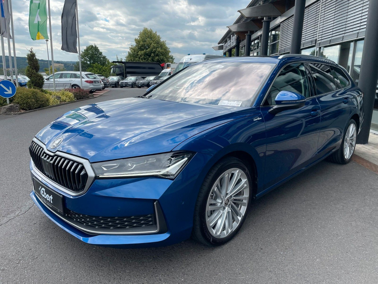 Skoda Superb Combi 2.0 TDI 4x4 L&K HUD+360°+AHK+Pano - Kombi: das Bild 2 Skoda Superb Combi 2.0 TDI 4x4 L&K HUD+360°+AHK+Pano - Kombi: das Bild 2