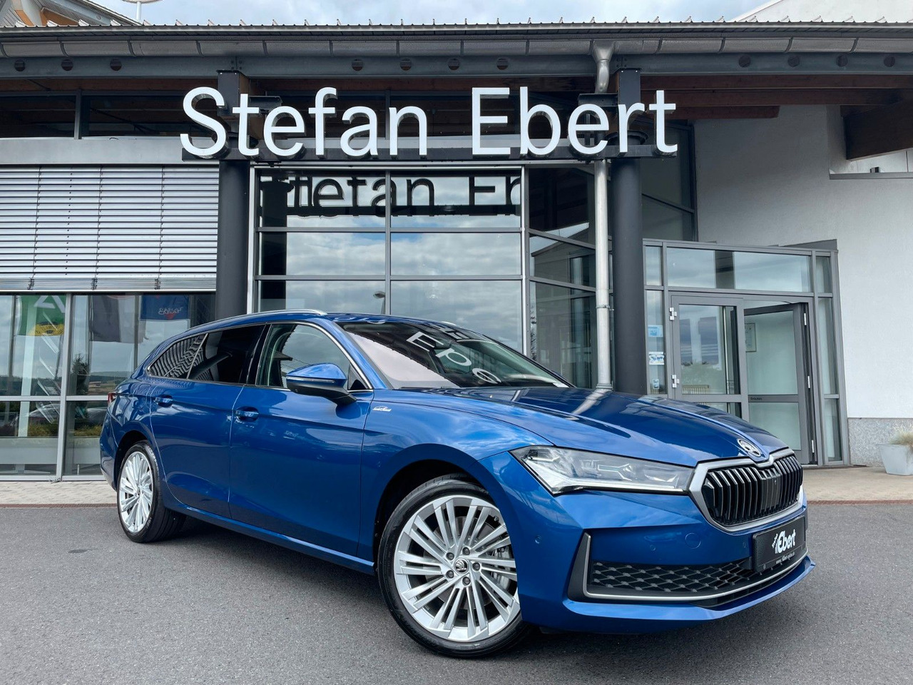 Skoda Superb Combi 2.0 TDI 4x4 L&K HUD+360°+AHK+Pano - Kombi: das Bild 1 Skoda Superb Combi 2.0 TDI 4x4 L&K HUD+360°+AHK+Pano - Kombi: das Bild 1