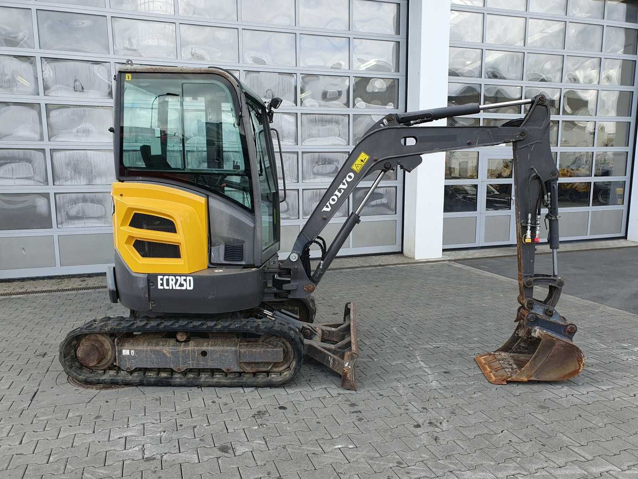 Volvo ECR25D / nur 2.974h! / 1x Tieflöffel / 2016 - Minibagger: das Bild 3 Volvo ECR25D / nur 2.974h! / 1x Tieflöffel / 2016 - Minibagger: das Bild 3