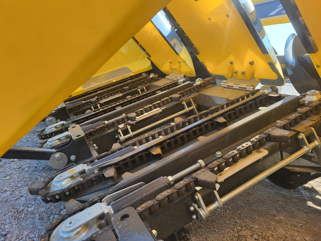 Harmak corn header MT5 - Pflückvorsatz für Mähdrescher: das Bild 4 Harmak corn header MT5 - Pflückvorsatz für Mähdrescher: das Bild 4