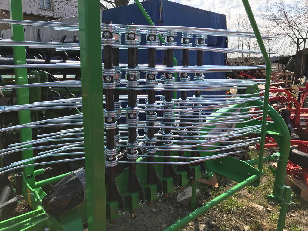 Inter-Tech Rotary Rake ZKT-420, 4.2 m - Heuwender/ Wenderechen: das Bild 3 Inter-Tech Rotary Rake ZKT-420, 4.2 m - Heuwender/ Wenderechen: das Bild 3