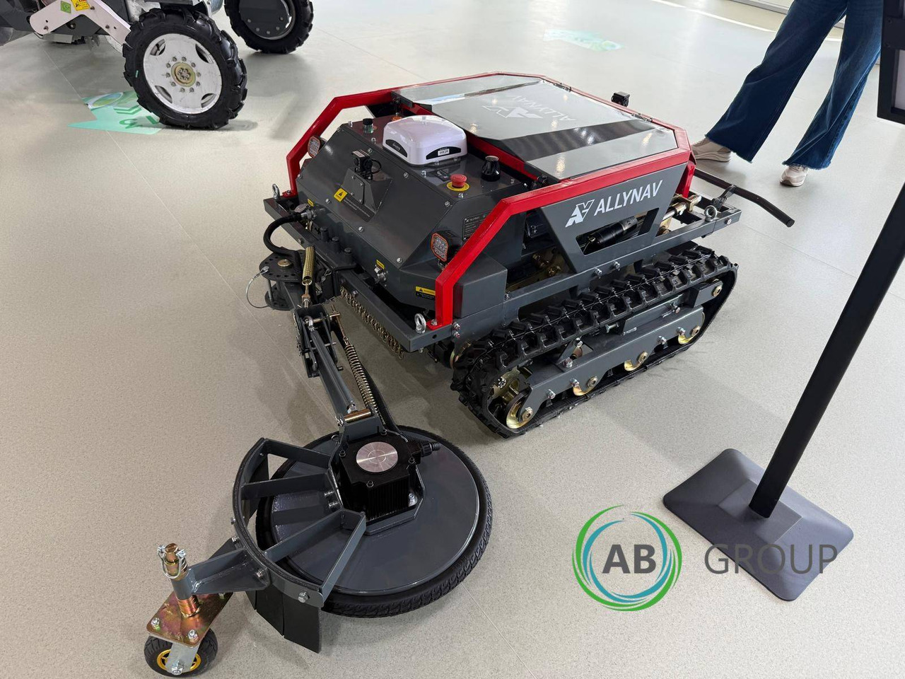 Taurus80E robotic lawn mower - Rasenmäher: das Bild 4 Taurus80E robotic lawn mower - Rasenmäher: das Bild 4